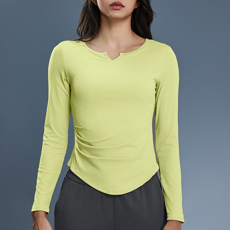 Slim fit and warm long-sleeved sports top