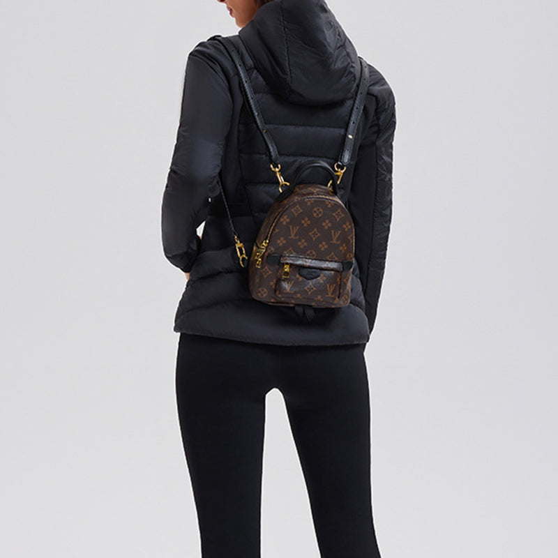 Slim and lightweight down jacket with hood