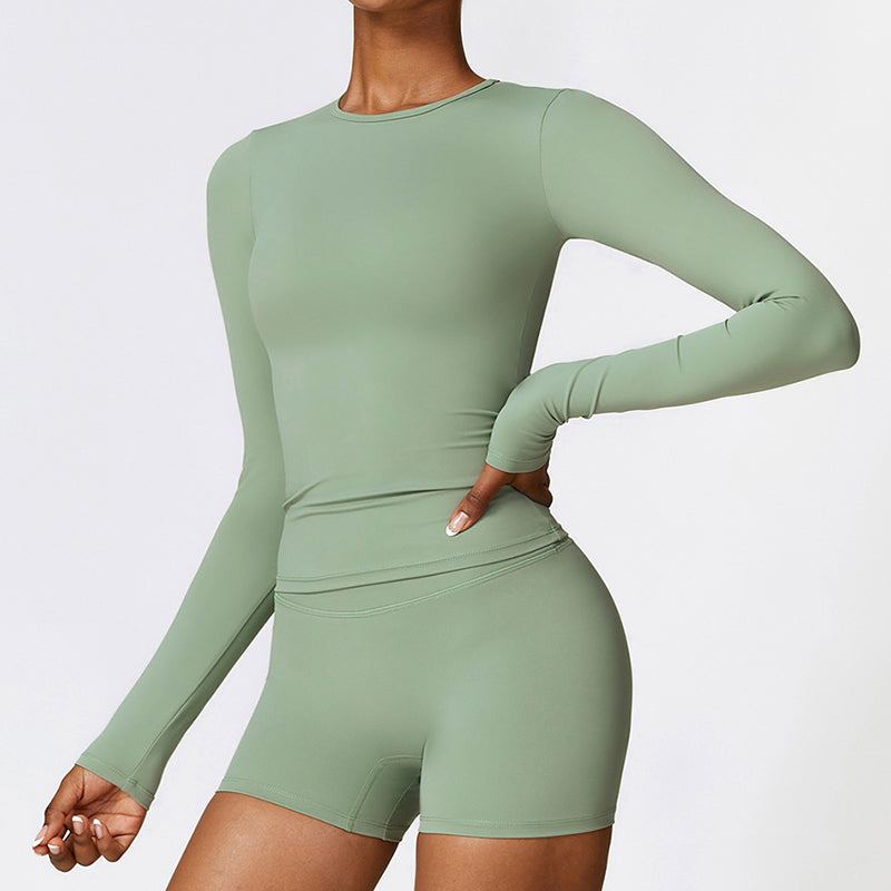 Top de ioga de manga longa escovada + shorts de cintura alta.