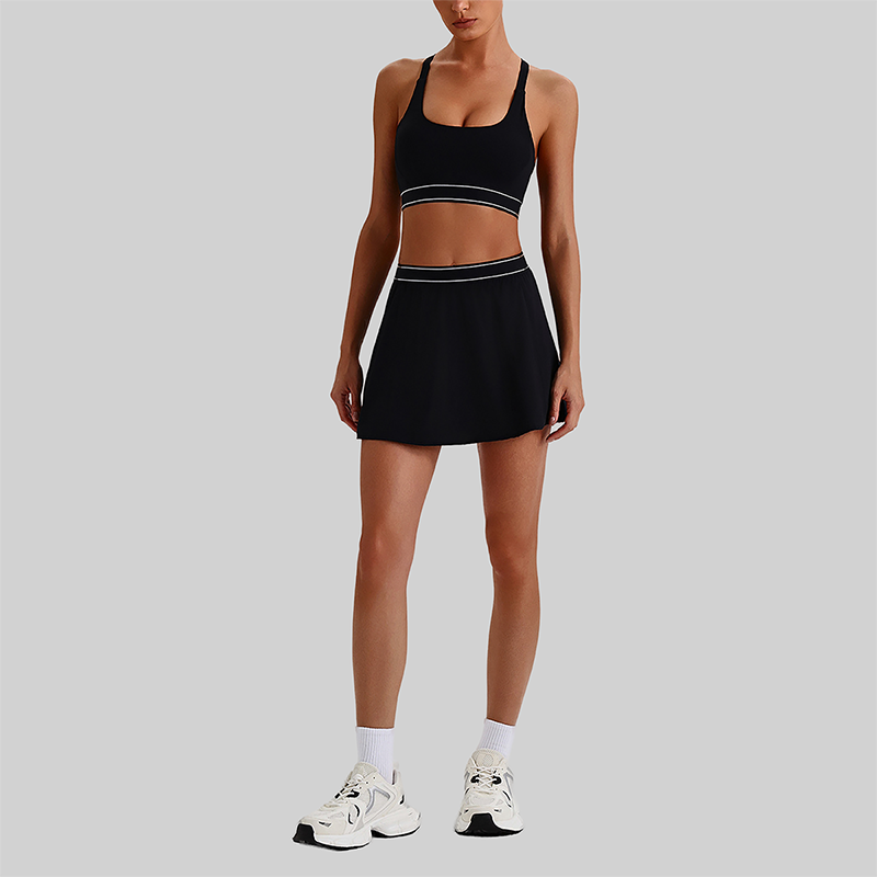 Wholesale Naked-Feel Sports Bra & Pleated Tennis Skirt Set – Quick-Dry Athletic 2-Piece with Built-In Shorts