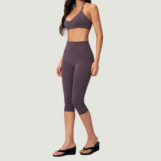 Wholesale Women's Seam-Detail Sports Bra + Mid-Length Shorts Set – Butt-Lifting Yoga Gym Activewear