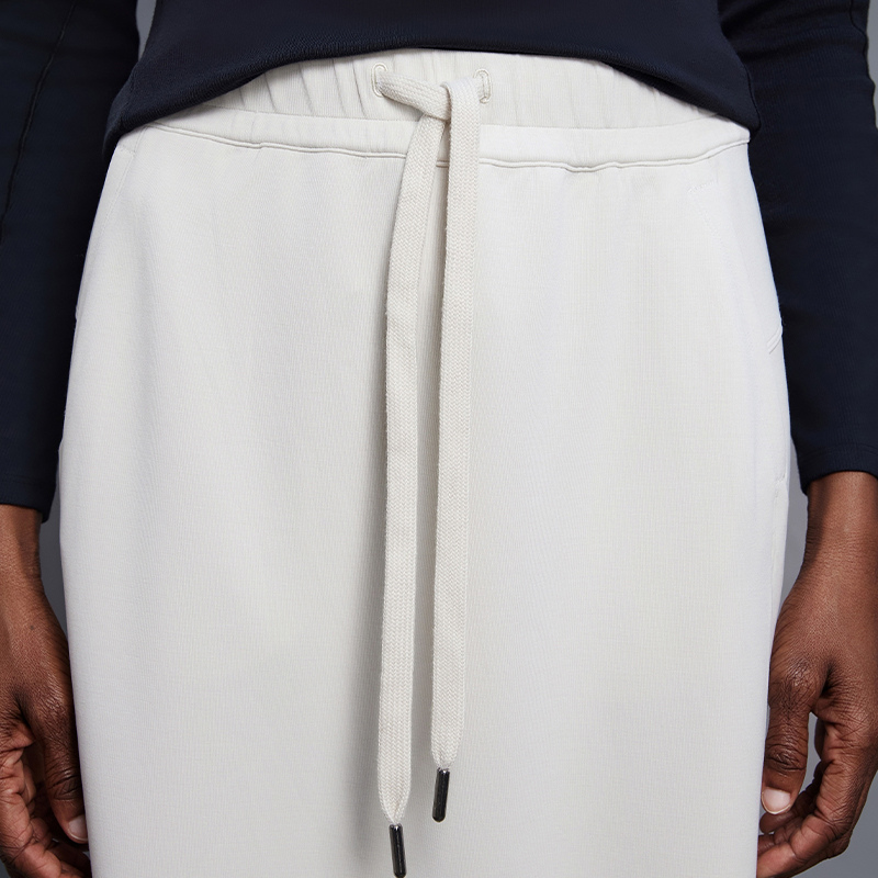 Straight-cut side-slit bodycon skirt