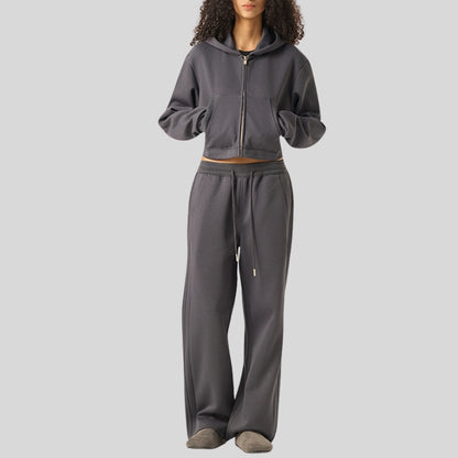 Short hooded sweatshirt and sweatpants set