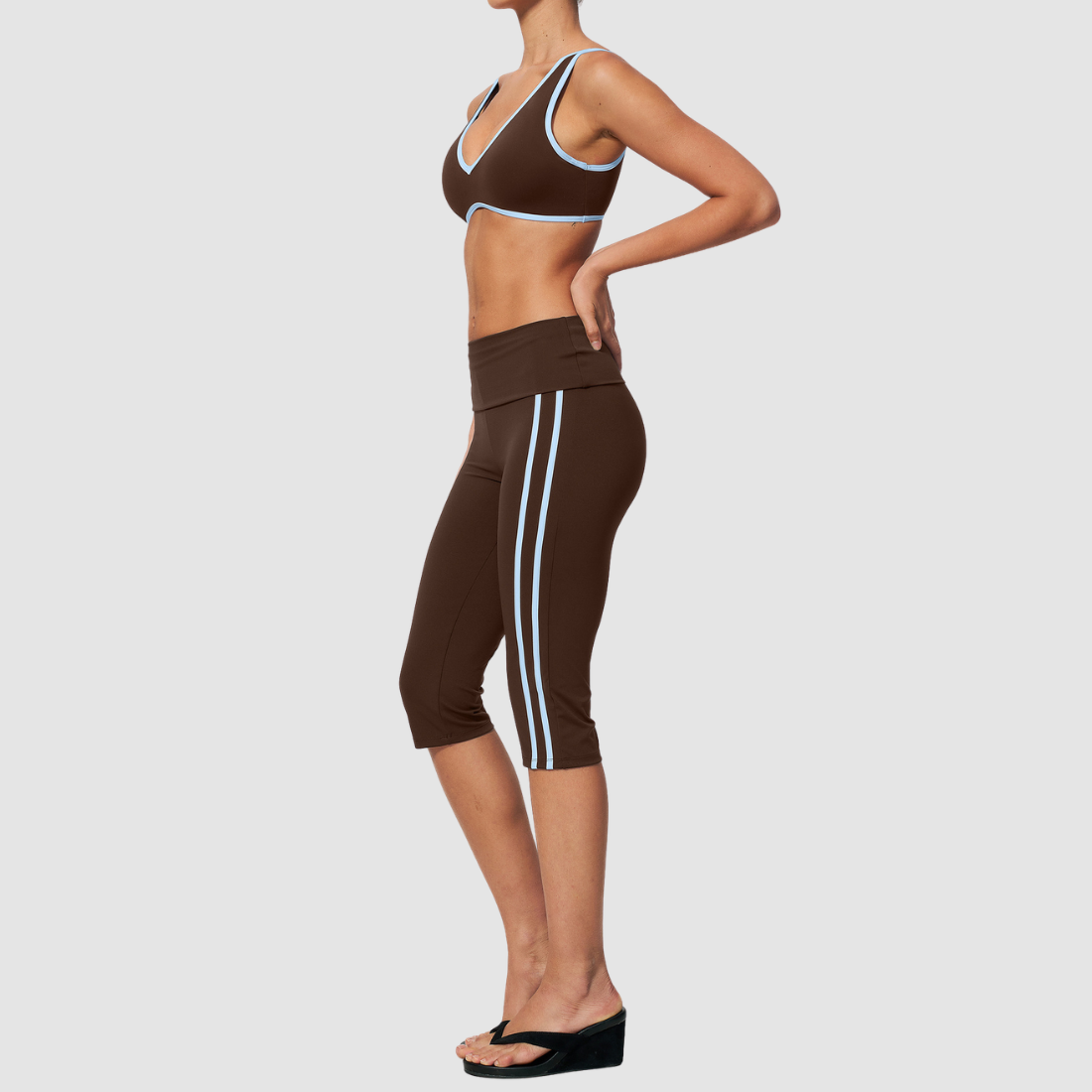 Wholesale color-blocked V-neck sports bra & striped cropped pants set