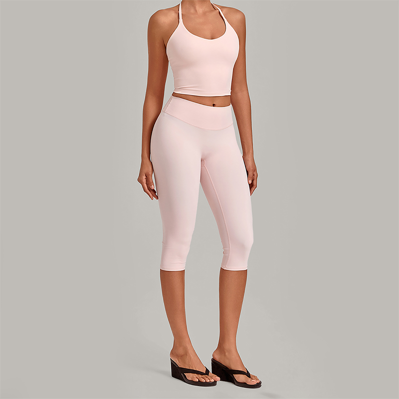 Wholesale Women's Halter Neck Yoga Set – High Elasticity Capri Pants Fitness Activewear