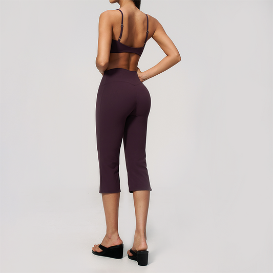 Wholesale Women's High-Impact Sports Bra & Capri Pants Yoga Set with Chest Pad