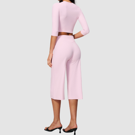 Wholesale Women's 3/4 Sleeve Crop Top & Mid-Length Leggings Set – Seamless Yoga Activewear